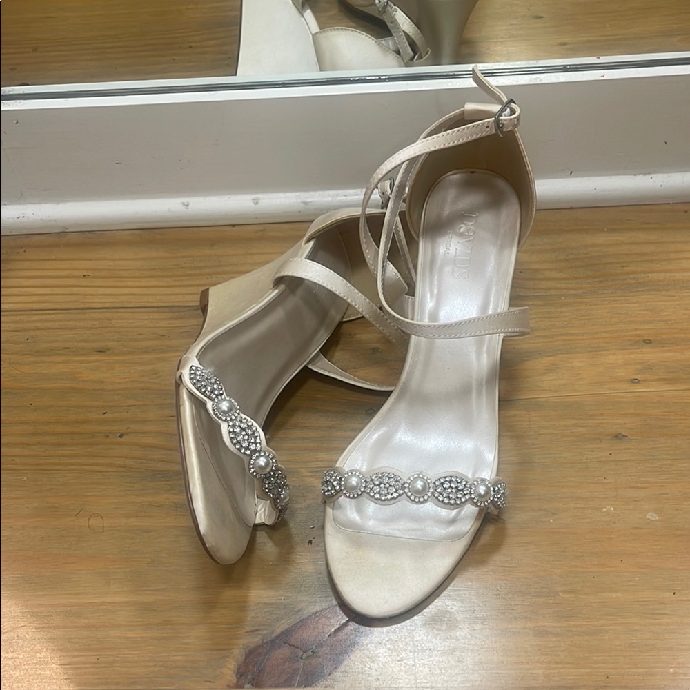 Elegant Cream Strappy Sandals with Rhinestone Detail